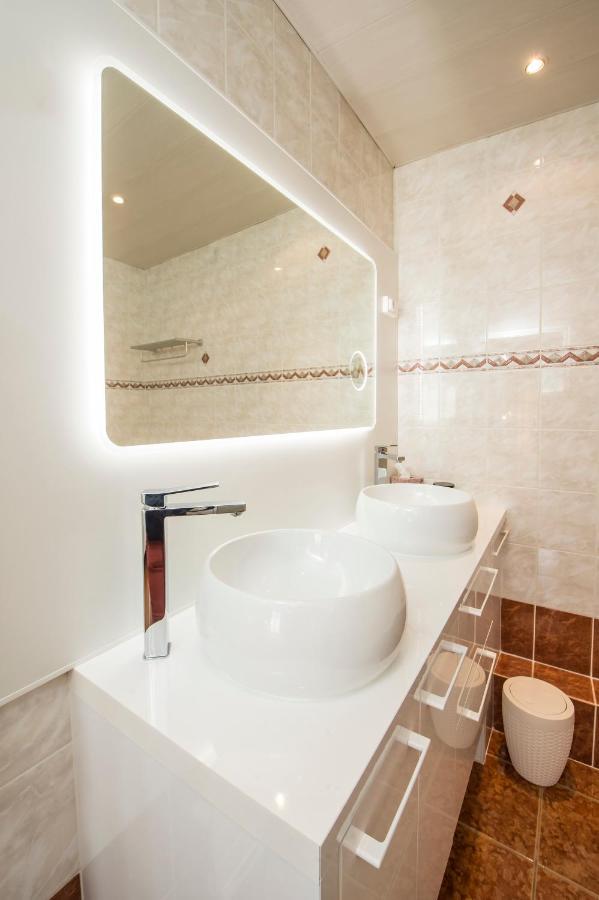 Suites Mana - Le Manaloft, Chic Et Moderne Avec Salle Privee De Fitness En Plein Centre-Ville De Rethel Esterno foto