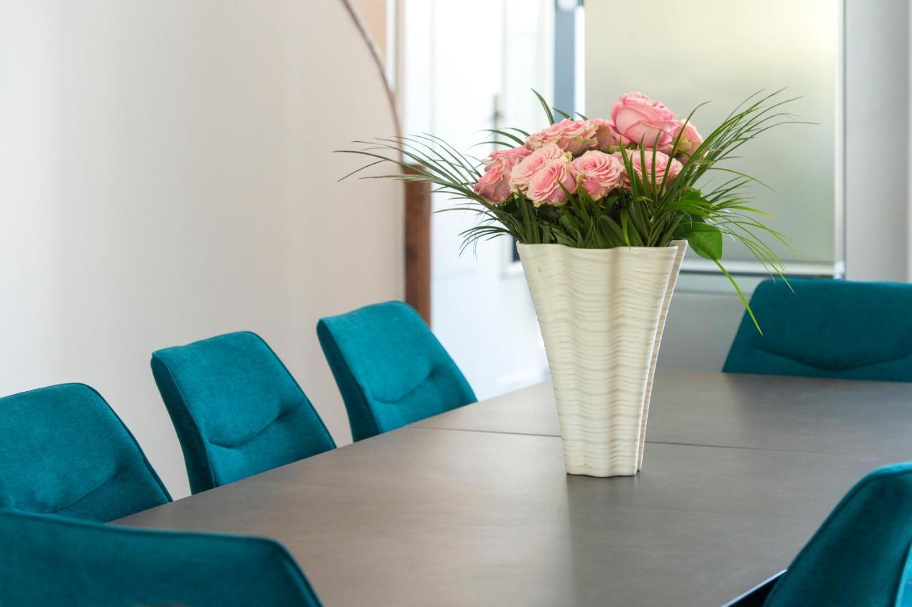 Suites Mana - Le Manaloft, Chic Et Moderne Avec Salle Privee De Fitness En Plein Centre-Ville De Rethel Esterno foto